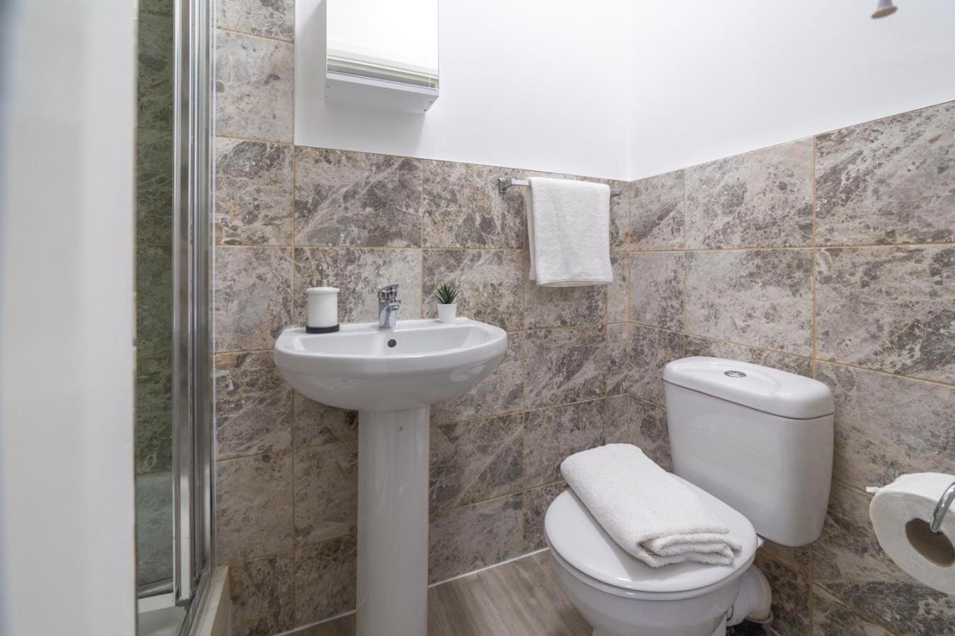 Diana Hotel Лондон Экстерьер фото